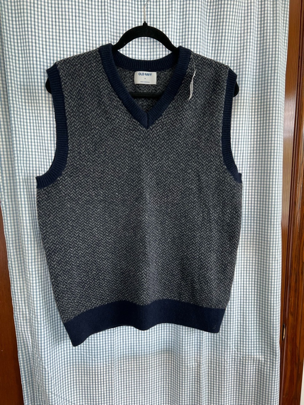 Old Navy Men's Navy and Gray V-Neck Herringbone Sweater Vest